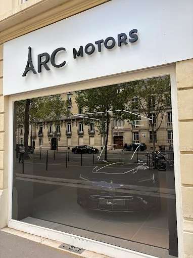 Vitrine Arc Motors Paris